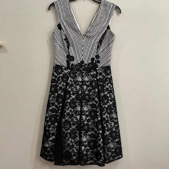 Kay Unger | Dresses | Kay Unger New York Sliver And Black Cocktail Dress  Size 2